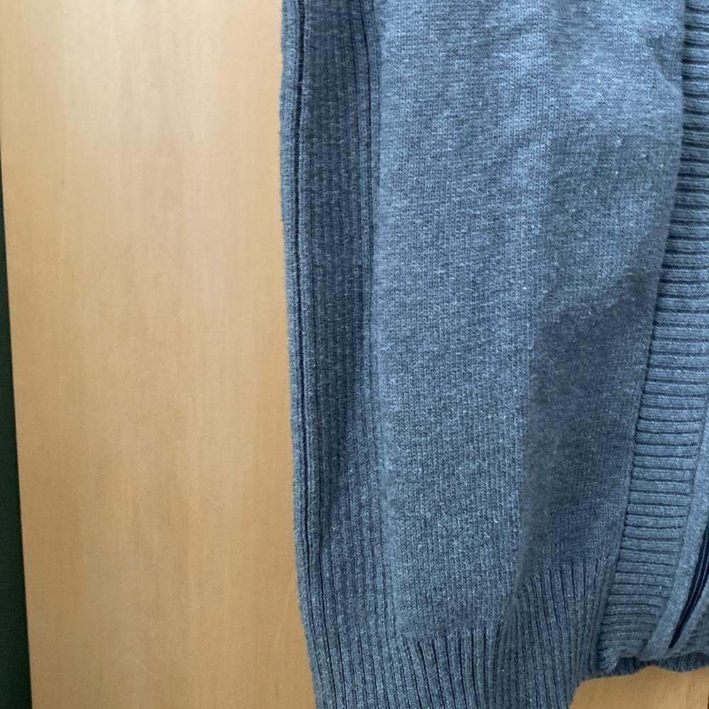 Dress barn grey colored zip up sweater . Size L. Ribbed collar, cuffs and waist - Picture 4 of 10